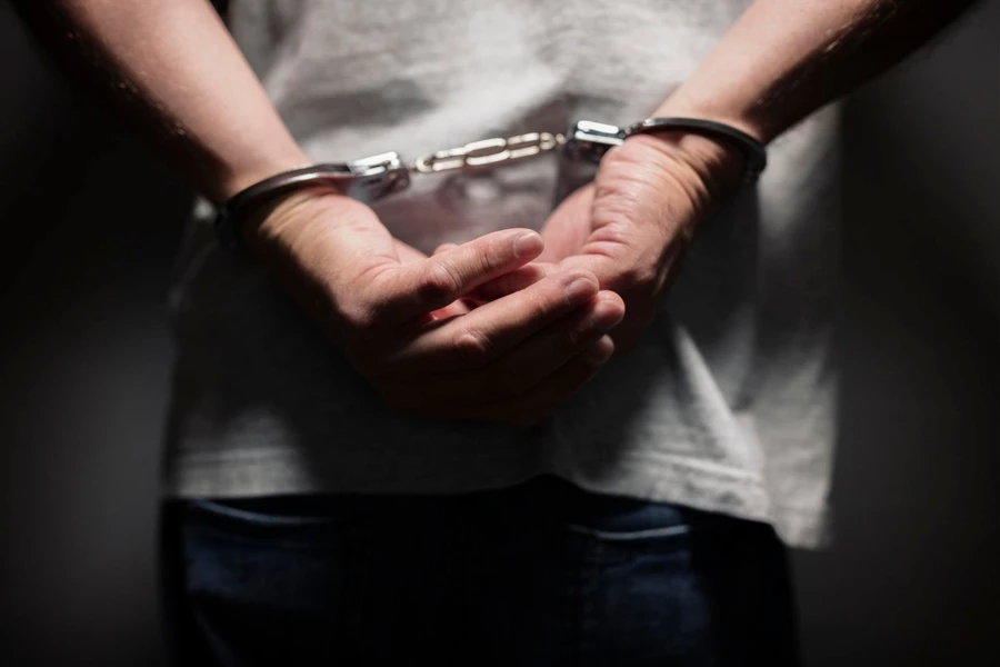 Miejsca w celi zaczekały. Policjanci zatrzymali dwóch poszukiwanych jastrzębian