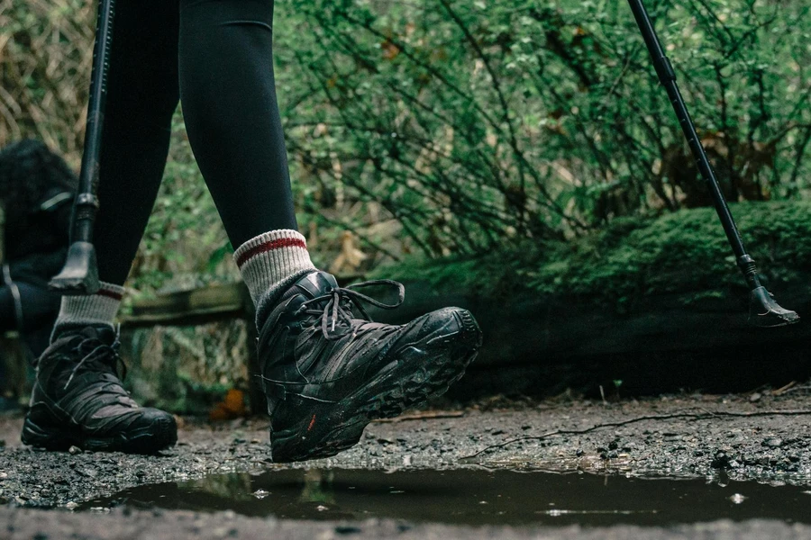 Co wybrać na dłuższe spacery – obuwie trekkingowe czy buty casualowe?