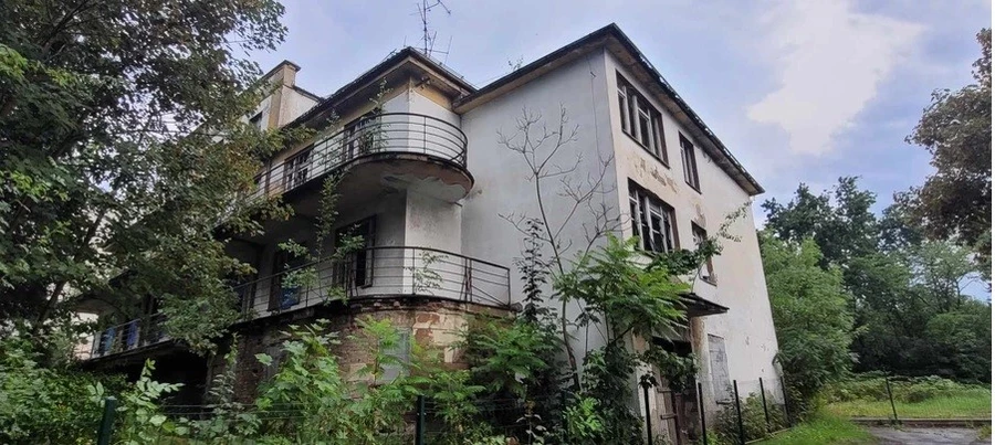 Ten budynek to ruina. Co na to miasto?
